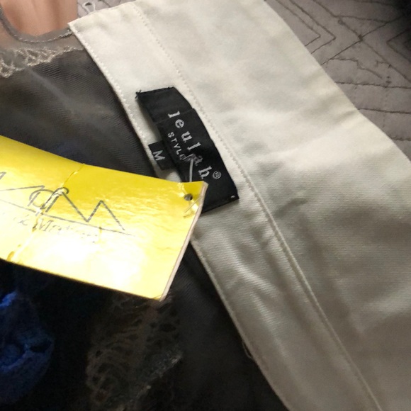 Lace dress - Picture 2 of 2